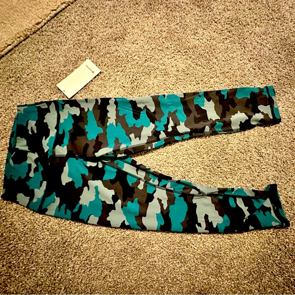 Lululemon size 6 align HR crop 23” NWT